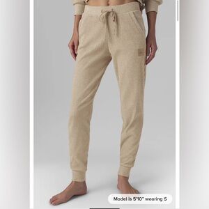 Alo Muse Joggers Core: Gravel Heather- worn very few times, like new